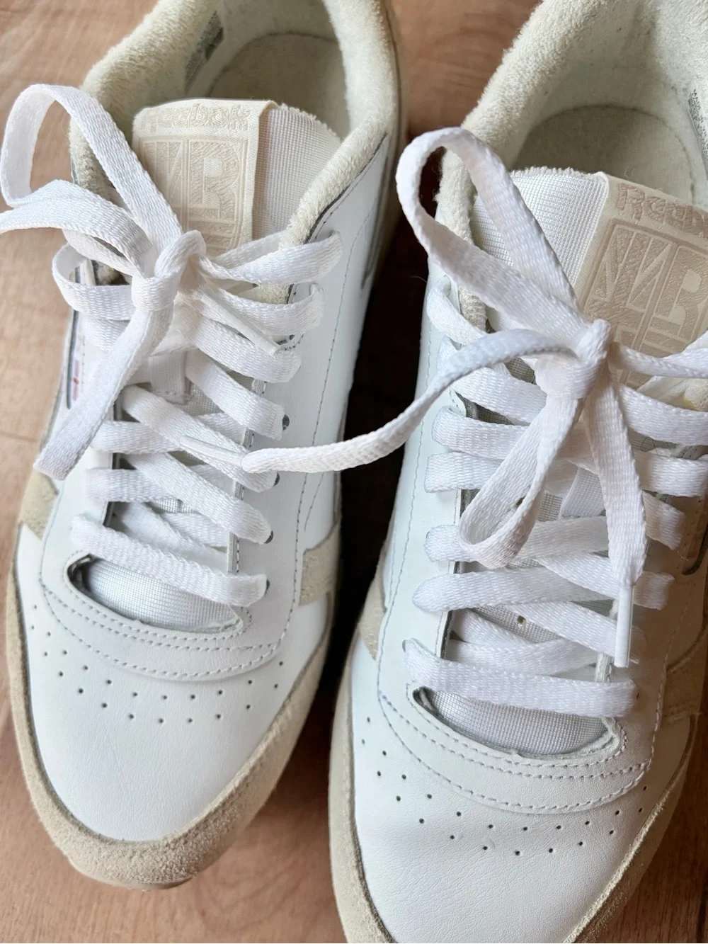 Reebok Women’s Classic Leather & Suede White Stucco Sneakers Size 8.5